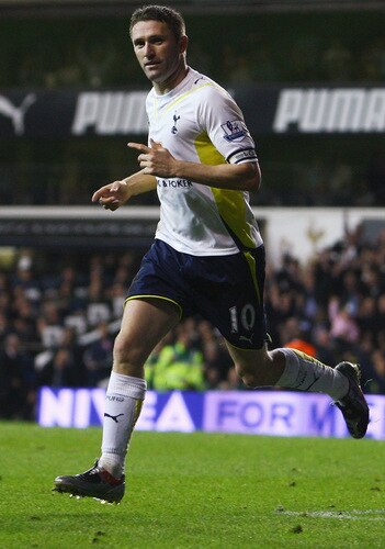 LONDON, ENGLAND - OCTOBER 27:  Robbie Keane of Spurs celebrates scoring his teams second goal during the Carling Cup 4th Round match between Tottenham Hotspur and Everton at White Hart Lane on October 27, 2009 in London, England.  <br /><br /><span class="help">(Photo by Julian Finney/Getty Images)</span>