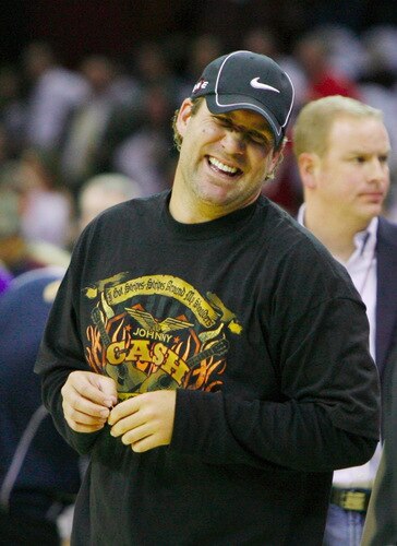CLEVELAND - OCTOBER 27:  Ben Roethlisberger of the Pittsburgh Steelers attends the season opener between the Boston Celtics and the Cleveland Cavaliers at Quicken Loans Arena on October 27, 2009 in Cleveland, Ohio.  <br /><br /><span class="help">(Photo by Gregory Shamus/Getty Images)</span>