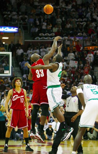 CLEVELAND - OCTOBER 27:  Shaquille O'Neal #33 of the Cleveland Cavaliers goes up for the tip off against Kendrick Perkins #43 of the Boston Celtics during the season opener at Quicken Loans Arena on October 27, 2009 in Cleveland, Ohio.  <br /><br /><span class="help">(Photo by Gregory Shamus/Getty Images)</span>