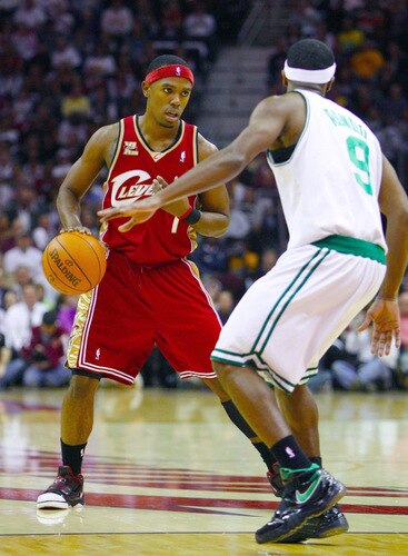 CLEVELAND - OCTOBER 27:  Daniel Gibson #1 of the Cleveland Cavaliers drives the ball against Rajon Rondo #9 of the Boston Celtics during the season opener at Quicken Loans Arena on October 27, 2009 in Cleveland, Ohio.  <br /><br /><span class="help">(Photo by Gregory Shamus/Getty Images)</span>