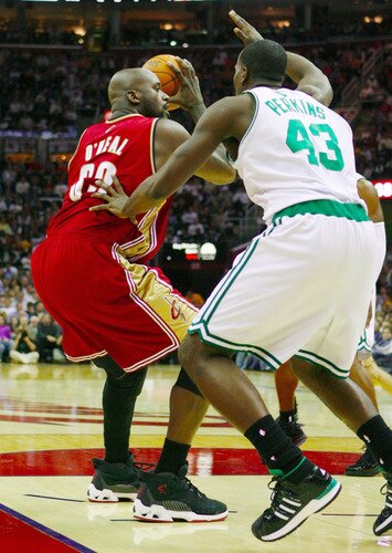 CLEVELAND - OCTOBER 27:  Shaquille O'Neal #33 of the Cleveland Cavaliers moves the ball agaisnt Kendrick Perkins #43 of the Boston Celtics during the season opener at Quicken Loans Arena on October 27, 2009 in Cleveland, Ohio.  <br /><br /><span class="help">(Photo by Gregory Shamus/Getty Images)</span>