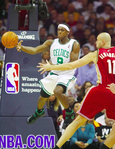 CLEVELAND - OCTOBER 27:  Rajon Rondo #9 of the Boston Celtics passes the ball around Zydrunas Ilgauskas #11 of the Cleveland Cavaliers during the season opener at Quicken Loans Arena on October 27, 2009 in Cleveland, Ohio.  <br /><br /><span class="help">(Photo by Gregory Shamus/Getty Images)</span>