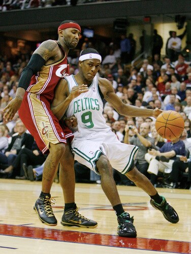 CLEVELAND - OCTOBER 27:  Rajon Rondo #9 of the Boston Celtics drives against Mo Williams #2 of the Cleveland Cavaliers during the season opener at Quicken Loans Arena on October 27, 2009 in Cleveland, Ohio.  <br /><br /><span class="help">(Photo by Gregory Shamus/Getty Images)</span>