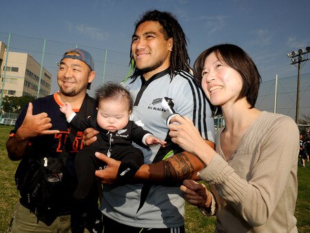 TOKYO - OCTOBER 28:  Ma'a Nonu poses with fans following a New Zealand All Blacks training session at Kubota Spears Rugby Field in Chiba on October 28, 2009 in Funabashi, Japan.  <br /><br /><span class="help">(Photo by Ross Land/Getty Images)</span>