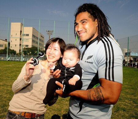TOKYO - OCTOBER 28:  Ma'a Nonu poses with fans following a New Zealand All Blacks training session at Kubota Spears Rugby Field in Chiba on October 28, 2009 in Funabashi, Japan.  <br /><br /><span class="help">(Photo by Ross Land/Getty Images)</span>