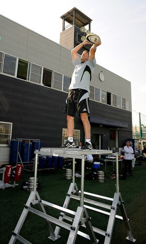 TOKYO - OCTOBER 28:  Assistant coach Wayne Smith catches rugby balls on a stand during a New Zealand All Blacks training session at Kubota Spears Rugby Field in Chiba on October 28, 2009 in Funabashi, Japan.  <br /><br /><span class="help">(Photo by Ross Land/Getty Images)</span>