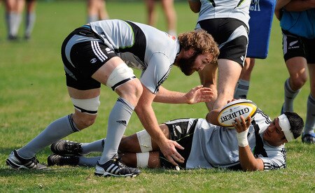 TOKYO - OCTOBER 28:  Tanerau Latimer (R) feeds the ball to Jason Eaton during a New Zealand All Blacks training session at Kubota Spears Rugby Field in Chiba on October 28, 2009 in Funabashi, Japan.  <br /><br /><span class="help">(Photo by Ross Land/Getty Images)</span>