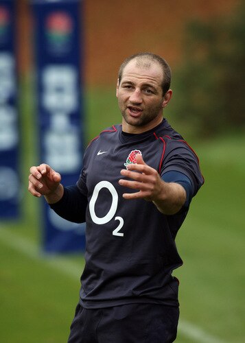 BAGSHOT, ENGLAND - OCTOBER 28:  Steve Borthwick the England captain issues instructiions during the England training session held at Pennyhill Park on October 28, 2009 in Bagshot, England.  <br /><br /><span class="help">(Photo by David Rogers/Getty Images)</span>