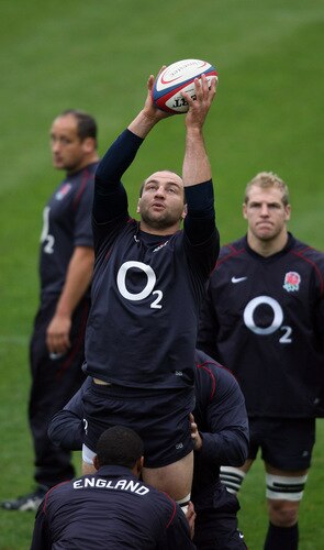 BAGSHOT, ENGLAND - OCTOBER 28:  Steve Borthwick the England captain catches the ball during the England training session held at Pennyhill Park on October 28, 2009 in Bagshot, England.  <br /><br /><span class="help">(Photo by David Rogers/Getty Images)</span>
