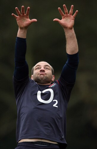 BAGSHOT, ENGLAND - OCTOBER 28:  Steve Borthwick the England captain catches the ball during the England training session held at Pennyhill Park on October 28, 2009 in Bagshot, England.  <br /><br /><span class="help">(Photo by David Rogers/Getty Images)</span>