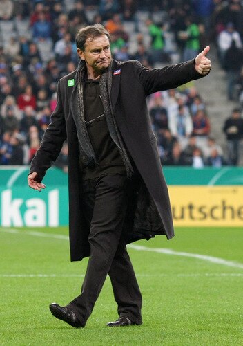 MUNICH, GERMANY - OCTOBER 28:  Head coach Ewald Lienen of 1860 reacts prior to the DFB Cup round of 16 match between 1860 Muenchen and FC Schalke 04 at Allianz Arena on October 28, 2009 in Munich, Germany.  <br /><br /><span class="help">(Photo by Alexander Hassenstein/Bongarts/Getty Images)</span>