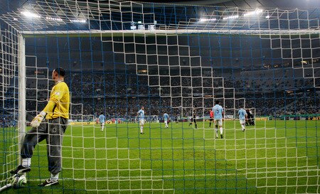 MUNICH, GERMANY - OCTOBER 28:  Goalkeper Gabor Kiraly of Muenchen reacts after receiving the second goal during the DFB Cup round of 16 match between 1860 Muenchen and FC Schalke 04 at Allianz Arena on October 28, 2009 in Munich, Germany.  <br /><br /><span class="help">(Photo by Alexander Hassenstein/Bongarts/Getty Images)</span>