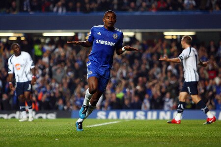 LONDON, ENGLAND - OCTOBER 28:  Salomon Kalou of Chelsea celebrates scoring the first goal during the Carling Cup 4th Round match between Chelsea and Bolton Wanderers at Stamford Bridge on October 28, 2009 in London, England.  <br /><br /><span class="help">(Photo by Phil Cole/Getty Images)</span>