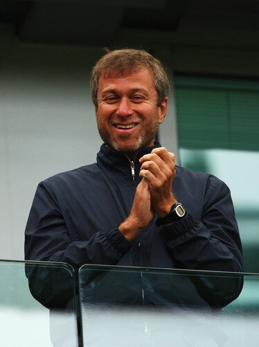 LONDON, ENGLAND - MAY 17:  Chelsea owner Roman Abramovich applaudes after the Barclays Premier League match between Chelsea and Blackburn Rovers at Stamford Bridge on May 17, 2009 in London, England.  <br /><br /><span class="help">(Photo by Richard Heathcote/Getty Images)</span>