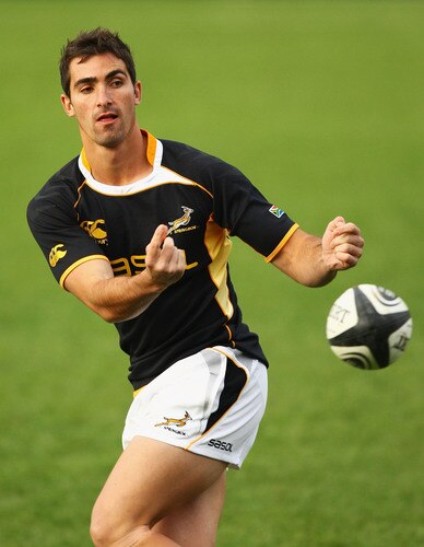 LEICESTER, ENGLAND - NOVEMBER 05:  Ruan Pienaar of South Africa in action during a South Africa Training Session at Welford Road on November 5, 2009 in Leicester, England.  <br /><br /><span class="help">(Photo by Matthew Lewis/Getty Images)</span>