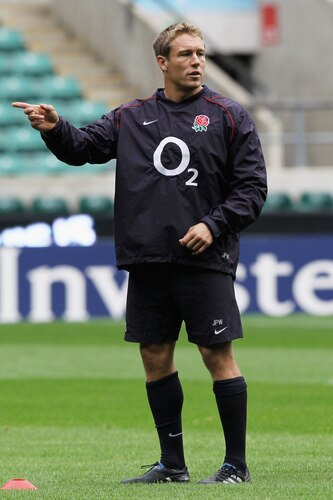 LONDON, ENGLAND - NOVEMBER 06:  Jonny Wilkinson gestures during the England training session at Twickenham on November 6, 2009 in London, England.  <br /><br /><span class="help">(Photo by David Rogers/Getty Images)</span>