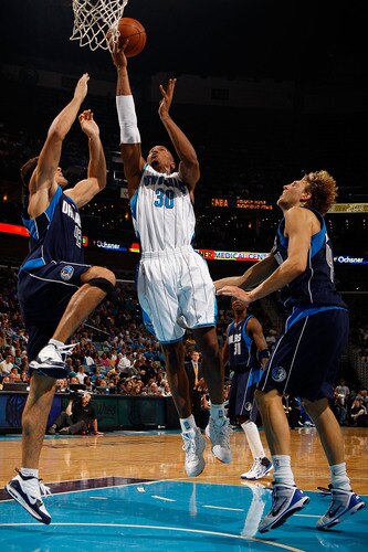 NEW ORLEANS - NOVEMBER 04:  David West #30 of the New Orleans Hornets makes a shot over Kris Humphries #43 and Dirk Nowitzki #41 of the Dallas Mavericks at New Orleans Arena on November 4, 2009 in New Orleans, Louisiana.  <br /><br /><span class="help">(Photo by Chris Graythen/Getty Images)</span>