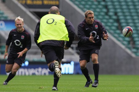 LONDON, ENGLAND - NOVEMBER 06:  Jonny Wilkinson receives the ball during the England training session at Twickenham on November 6, 2009 in London, England.  <br /><br /><span class="help">(Photo by David Rogers/Getty Images)</span>