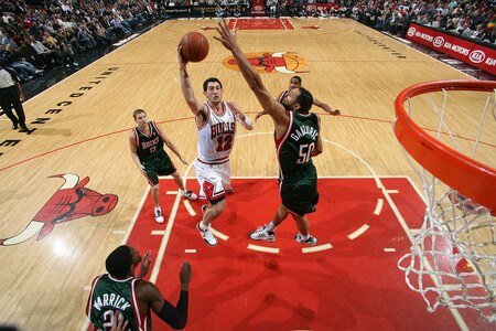 CHICAGO - NOVEMBER 03:  Kirk Hinrich #12 of the Chicago Bulls shoots a floater against Dan Gadzuric #50 of the Milwaukee Bucks on November 3, 2009 at the United Center in Chicago, Illinois.  <br /><br /><span class="help">(Photo by Gary Dineen/NBAE via Getty Images)</span>