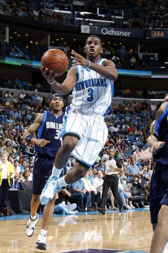 NEW ORLEANS - NOVEMBER 4: Chris Paul #3 of the New Orleans Hornets shoots against the Dallas Mavericks on November 4, 2009 at the New Orleans Arena in New Orleans, Louisiana. <br /><br /><span class="help">(Photo by Layne Murdoch/NBAE via Getty Images)</span>