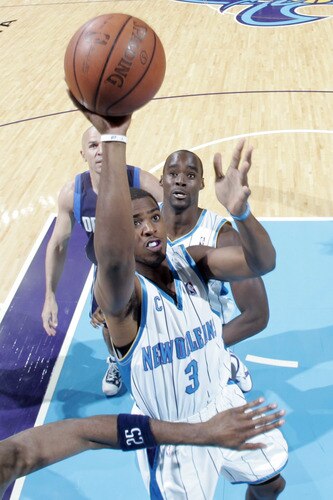 NEW ORLEANS - NOVEMBER 4: Chris Paul #3 of the New Orleans Hornets shoots over teammate Emeka Okafor #50 and Jason Kidd #2 of the Dallas Mavericks on November 4, 2009 at the New Orleans Arena in New Orleans, Louisiana. <br /><br /><span class="help">(Photo by Layne Murdoch/NBAE via Getty Images)</span>