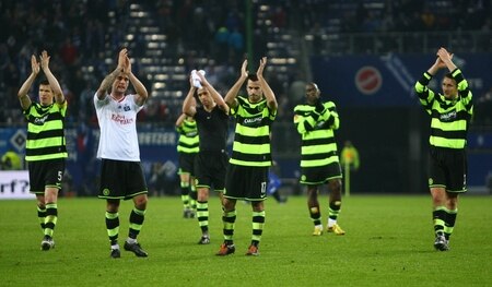 HAMBURG, GERMANY - NOVEMBER 05:  Players of Celtic applauds to their fans after the UEFA Europa League Group C match between Hamburger SV and Cletic FC at HSH Nordbank Arena on November 05, 2009 in Hamburg, Germany.  <br /><br /><span class="help">(Photo by Martin Rose/Bongarts/Getty Images)</span>
