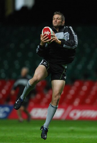 CARDIFF, WALES - NOVEMBER 06:  All Blacks captain Richie McCaw takes a high ball during New Zealand All Blacks training at the Millennium stadium on November 6, 2009 in Cardiff, Wales.  <br /><br /><span class="help">(Photo by Stu Forster/Getty Images)</span>