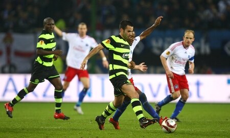 HAMBURG, GERMANY - NOVEMBER 05:  Marc Crosas of Celtic and Ze Roberto of HSV battle for the ball during the UEFA Europa League Group C match between Hamburger SV and Cletic FC at HSH Nordbank Arena on November 05, 2009 in Hamburg, Germany.  <br /><br /><span class="help">(Photo by Martin Rose/Bongarts/Getty Images)</span>