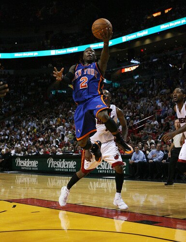 MIAMI - OCTOBER 28:  Nate Robinson #2 of the New York Knicks gets to the basket against the Miami Heat at AmericanAirlines Arena on October 28, 2009 in Miami, Florida. The Heat defeated the Knicks 115-93. <br /><br /><span class="help">(Photo by Doug Benc/Getty Images)</span>