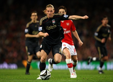 LONDON, ENGLAND - OCTOBER 28:  Andriy Voronin of Liverpool breaks with the ball during the Carling Cup 4th Round match between Arsenal and Liverpool at the Emirates Stadium on October 28, 2009 in London, England.  <br /><br /><span class="help">(Photo by Shaun Botterill/Getty Images)</span>