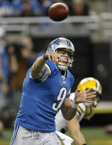 DETROIT , MI - NOVEMBER 26:  Matthew Stafford #9 of the Detroit Lions throws a first quarter pass while playing the Green Bay Packers on November 26, 2009 at Ford Field in Detroit, Michigan.  <br /><br /><span class="help">(Photo by Gregory Shamus/Getty Images)</span>