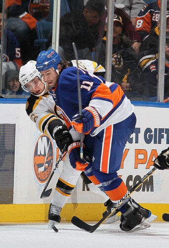 UNIONDALE, NY - DECEMBER 12:  Nate Thompson #11 of the New York Islanders and Blake Wheeler #26 of the Boston Bruins battle for the puck during their game at the Nassau Coliseum on December 12, 2009 at the Nassau Coliseum in Uniondale, New York.  <br /><br /><span class="help">(Photo by Al Bello/Getty Images)</span>