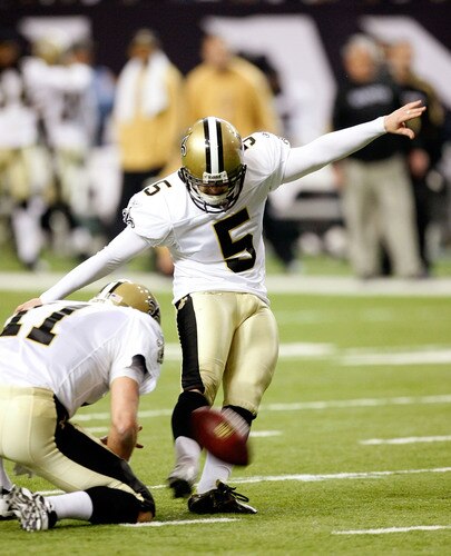 ATLANTA - DECEMBER 13:  Kicker Garrett Hartley #5 of the New Orleans Saints kicks a successful 38 yard field goal in the fourth quarter against the Atlanta Falcons at Georgia Dome on December 13, 2009 in Atlanta, Georgia.  <br /><br /><span class="help">(Photo by Kevin C. Cox/Getty Images)</span>