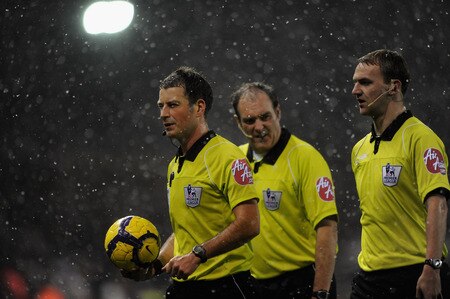 STOKE ON TRENT, ENGLAND - JANUARY 05: Referee Mark Clattenburg leads of his assistants in the snow during the Barclays Premier League match between Stoke City and Fulham at The Britannia Stadium on January 5, 2010 in Stoke on Trent, England.  <br /><br /><span class="help">(Photo by Laurence Griffiths/Getty Images)</span>
