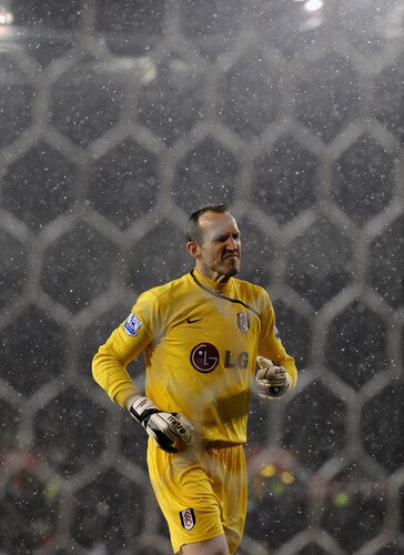 STOKE ON TRENT, ENGLAND - JANUARY 05:  Mark Schwarzer of Fulham shows his disappointment during the Barclays Premier League match between Stoke City and Fulham at The Britannia Stadium on January 5, 2010 in Stoke on Trent, England.  <br /><br /><span class="help">(Photo by Laurence Griffiths/Getty Images)</span>