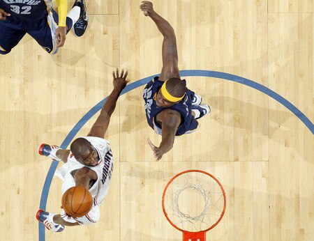 CHARLOTTE, NC - JANUARY 9:  Raymond Felton #20 of the Charlotte Bobcats dunks against Zach Randolph #50 of the Memphis Grizzlies on January 9, 2010 at the Time Warner Cable Arena in Charlotte, North Carolina.  <br /><br /><span class="help">(Photo by Kent Smith/NBAE via Getty Images)</span>