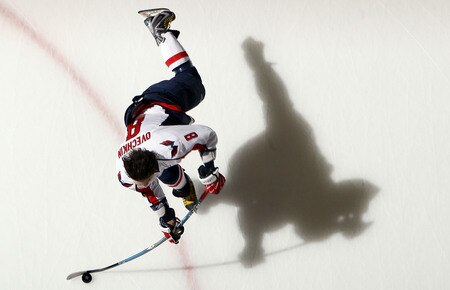 UNIONDALE, NY - JANUARY 26:  Alex Ovechkin #8 of the Washington Capitals warms up before playing the New York Islanders on January 26, 2010 at Nassau Coliseum in Uniondale, New York.  <br /><br /><span class="help">(Photo by Jim McIsaac/Getty Images)</span>