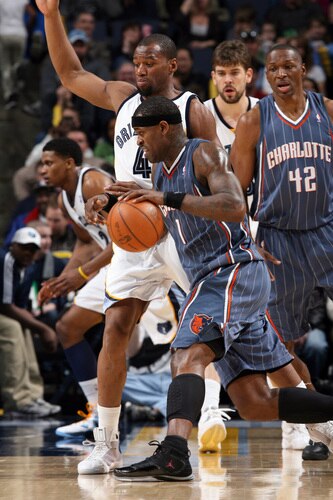 MEMPHIS, TN - FEBRUARY 26: Stephen Jackson #1 of the Charlotte Bobcats drives around Sam Young #4 of the Memphis Grizzlies on February 26, 2010 at FedExForum in Memphis, Tennessee.  <br /><br /><span class="help">(Photo by Joe Murphy/NBAE via Getty Images)</span>