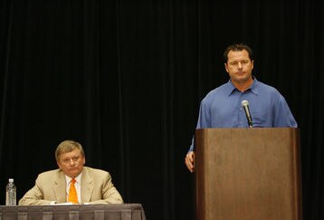 Random_key_17644_file_95259427_roger_clemens_press_conference_feature