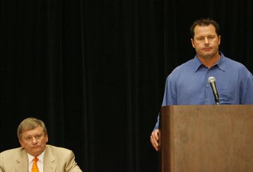 Random_key_77774_file_95259427_roger_clemens_press_conference_feature
