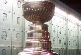 450px-stanley_cup_closeup_crop_340x234