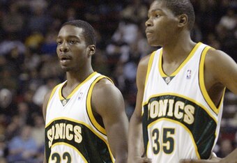 56064275_hawks_v_sonics_crop_340x234