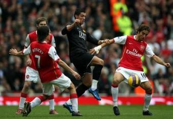 1579403104-soccer-barclays-premier-league-arsenal-v-manchester-united-emirates-stadium_crop_340x234