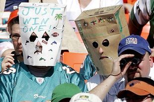 Miami_dolphins_bag_fans_crop_310x205