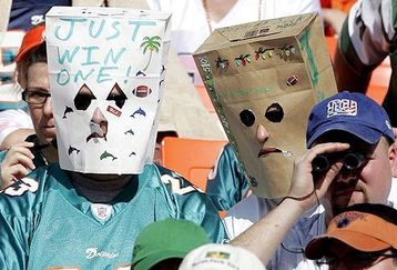 miami_dolphins_bag_fans_feature.jpg