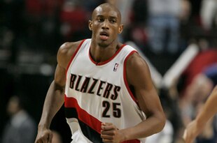 3380226_knicks_v_trail_blazers_crop_310x205
