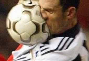 http://cdn.bleacherreport.com/images_root/image_pictures/0028/7245/soccer-face-smash_crop_340x234.jpg