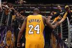 Kobe_bryant_fives_fans_crop_150x100