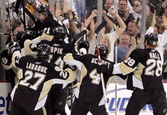 Penguins-celebrate_crop_340x234