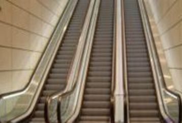 200px-escalators_canary_wharf_feature